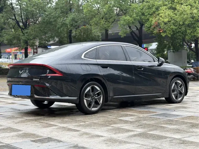 Wuling Starlight — Фото автомобиля 9