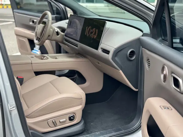 Li Auto i6 — Фото автомобиля 11