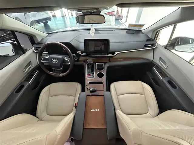 Toyota Toyota Sienna 2023 2.5L Hybrid Comfort Edition — Фото автомобиля 8