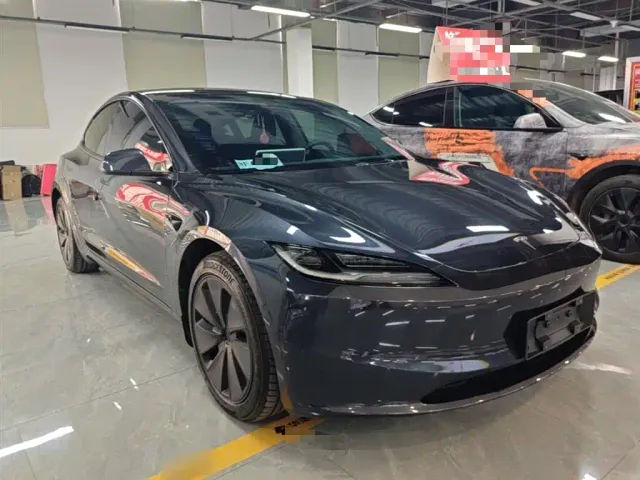 Tesla Model 3 — Фото автомобиля 3