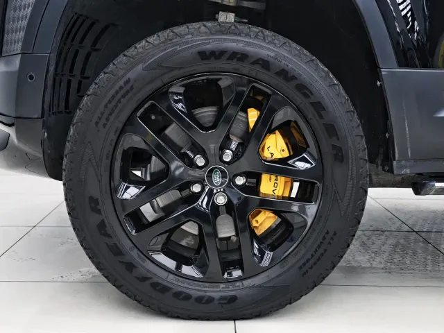 Land Rover Defender — Фото автомобиля 14