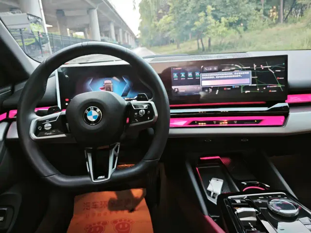 BMW 5 Series — Фото автомобиля 10