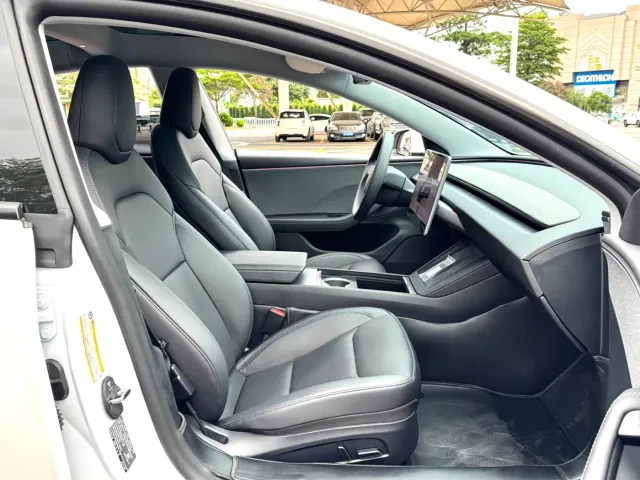 Tesla Model 3 — Фото автомобиля 13