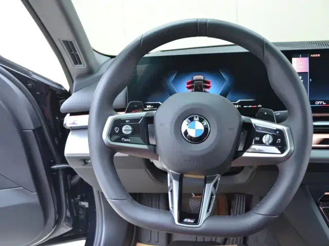 BMW 5 Series — Фото автомобиля 9