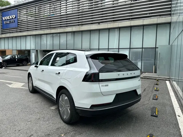 Volvo XC70 Plug-in Hybrid — Фото автомобиля 6