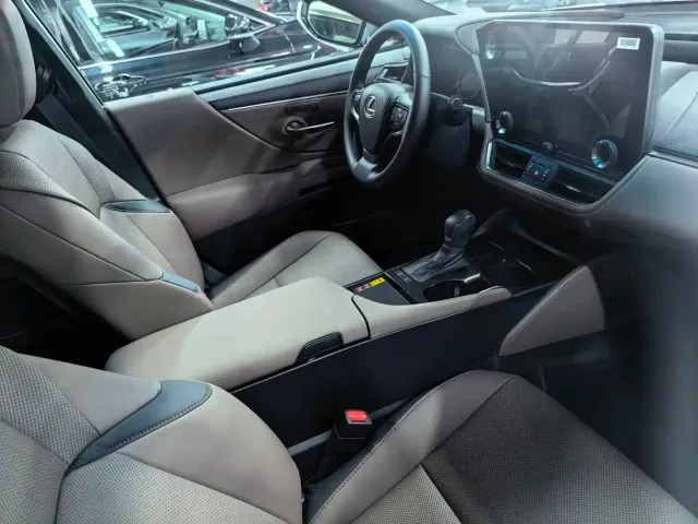 Lexus ES — Фото автомобиля 3