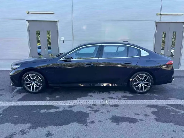 BMW i5 — Фото автомобиля 5