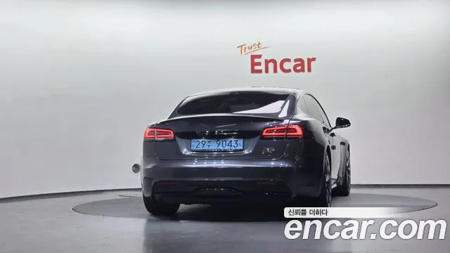 Tesla Model S — Фото автомобиля 4