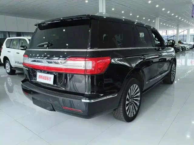 Lincoln Navigator — Фото автомобиля 4