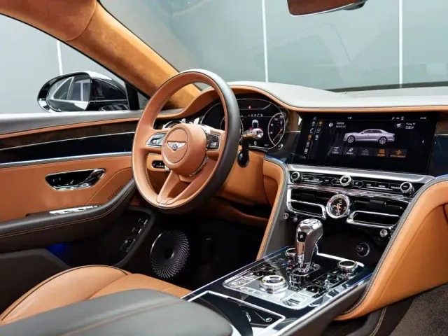 Bentley Flying Spur — Фото автомобиля 20