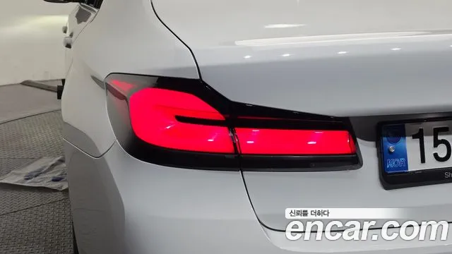 BMW 5 Series G30 — Фото автомобиля 23