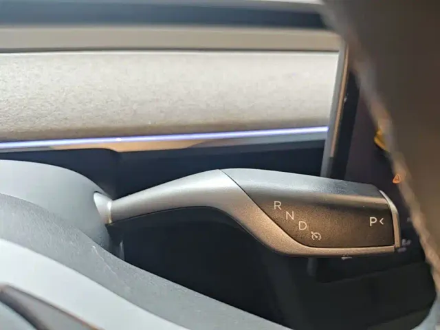 Tesla Model Y — Фото автомобиля 13