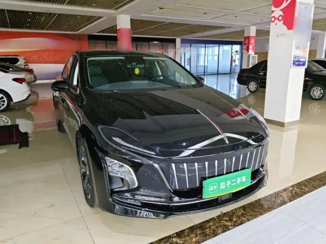 Hongqi E-QM5 — Фото автомобиля 3