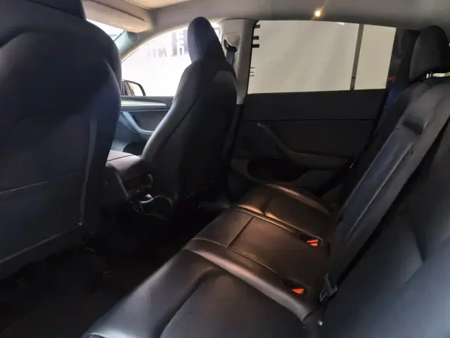 Tesla Model Y — Фото автомобиля 4