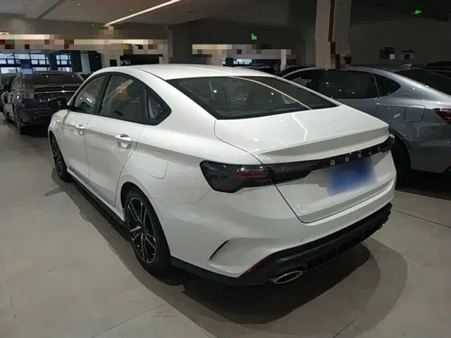 Geely Binrui — Фото автомобиля 4
