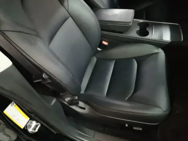 Tesla Model 3 — Фото автомобиля 24