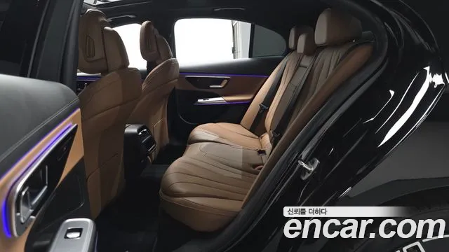 Mercedes-Benz E-Class — Фото автомобиля 3