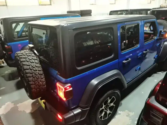 Jeep Wrangler — Фото автомобиля 6