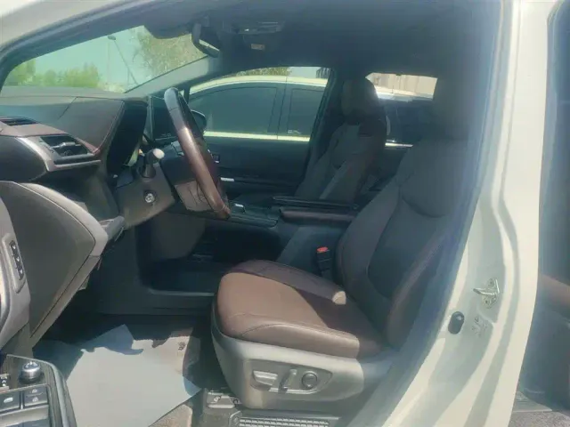 Toyota Sienna — Фото автомобиля 10