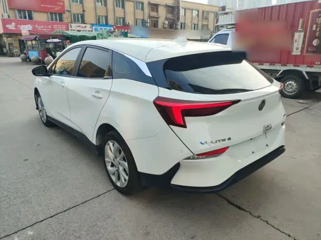 Buick Velite 6 2022 Connected Sharing PLUS — Фото автомобиля 4