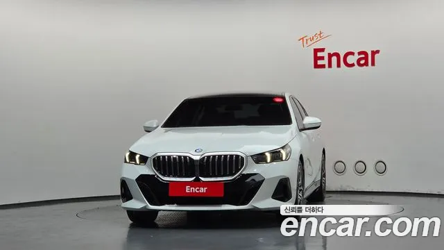 BMW 5 Series G60 — Фото автомобиля 3
