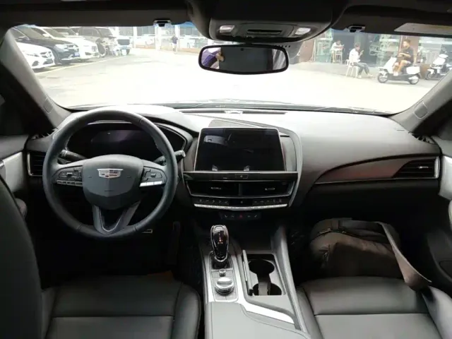 Cadillac CT5 — Фото автомобиля 9