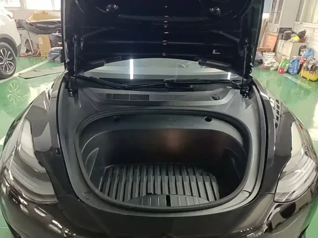 Tesla Model 3 — Фото автомобиля 19