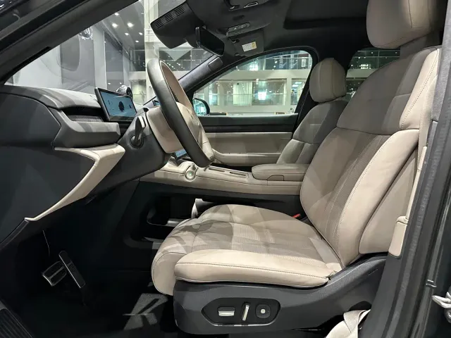 Nio ES8 — Фото автомобиля 6