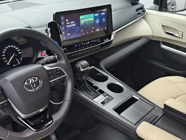Toyota Granvia — Фото автомобиля 10