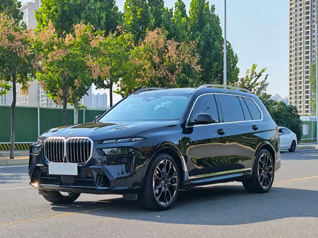 Фотография автомобиля — BMW X7