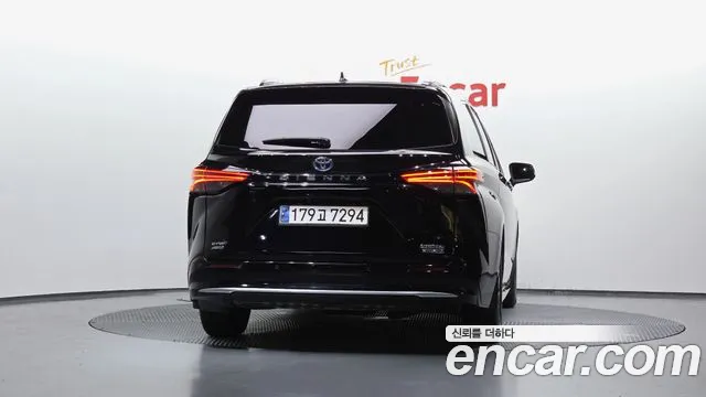 Toyota Sienna — Фото автомобиля 4