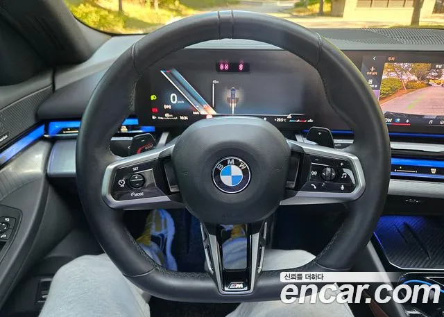 BMW 5 Series G60 — Фото автомобиля 12