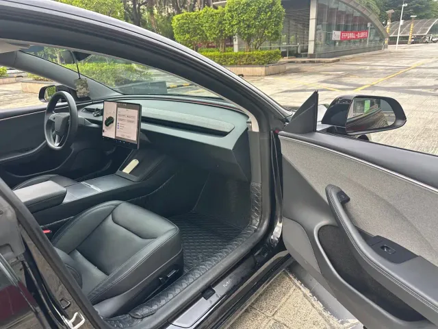 Tesla Model 3 — Фото автомобиля 12