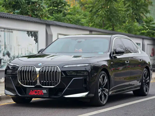 Фотография автомобиля — BMW 7 Series