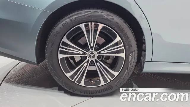 Mercedes-Benz E-Class — Фото автомобиля 20