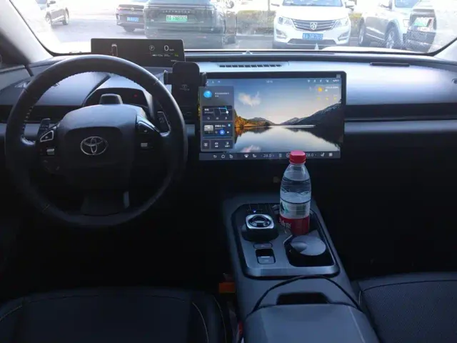 Toyota bZ5 — Фото автомобиля 12