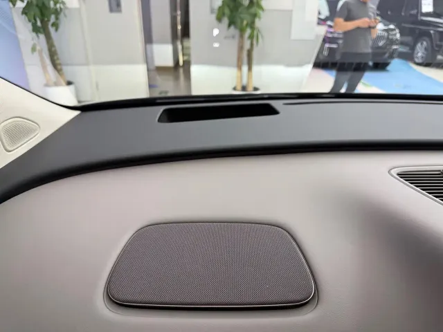 Li Auto i8 — Фото автомобиля 16