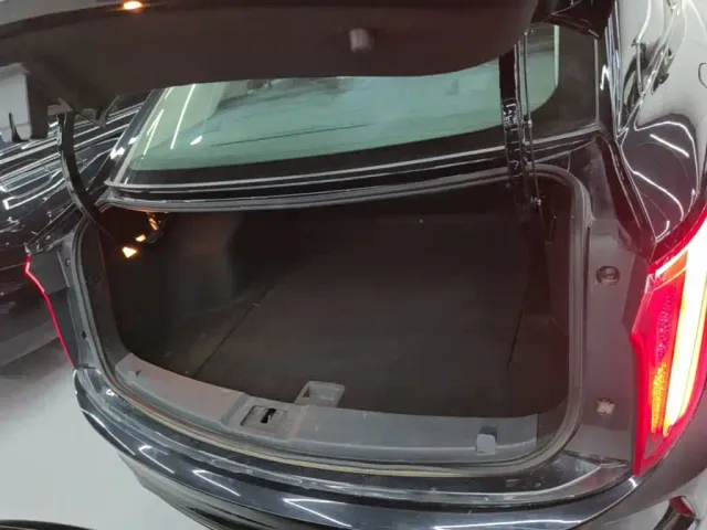 Hongqi E-QM5 — Фото автомобиля 18