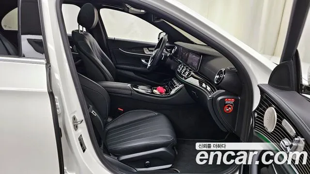 Mercedes-Benz E-Class — Фото автомобиля 11