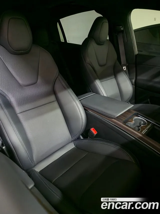 Tesla Model X — Фото автомобиля 7