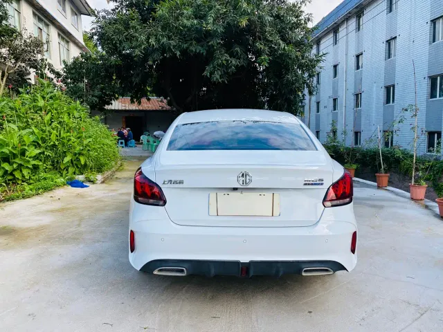 MG MG5 2022 180DVVT CVT Youth Luxury Edition — Фото автомобиля 4