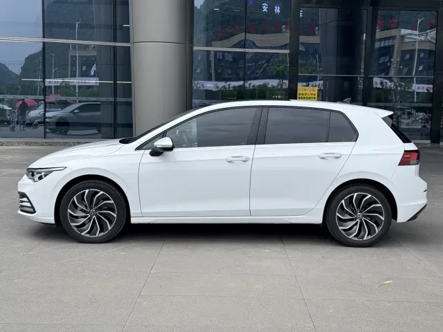 Volkswagen Golf — Фото автомобиля 4