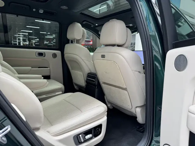 Li Auto L9 — Фото автомобиля 21