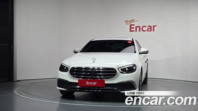 Mercedes-Benz E-Class — Фото автомобиля 3