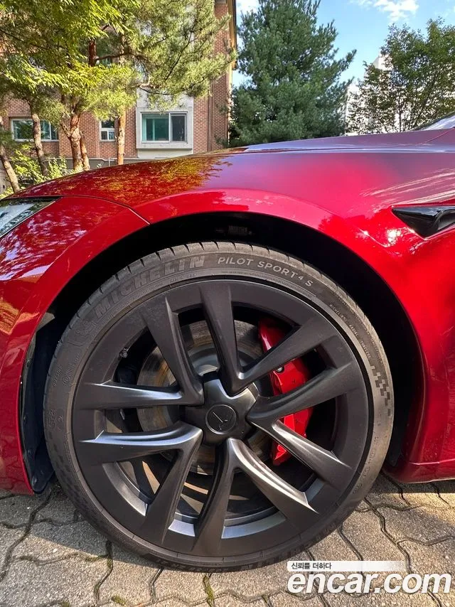 Tesla Model S — Фото автомобиля 5