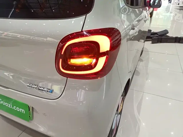 Wuling Hongguang Mini EV — Фото автомобиля 7
