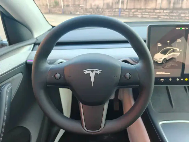 Tesla Model Y — Фото автомобиля 13