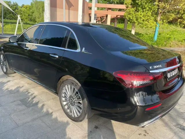 Mercedes-Benz E-Class — Фото автомобиля 7