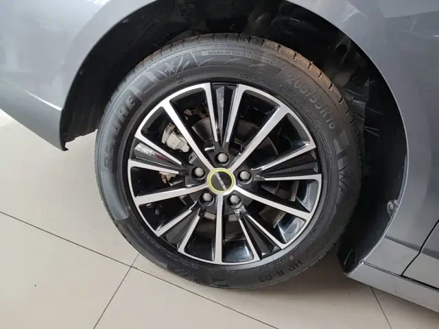 Roewe i5 — Фото автомобиля 22