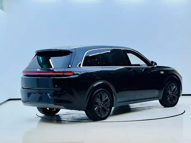 Li Auto L8 — Фото автомобиля 6
